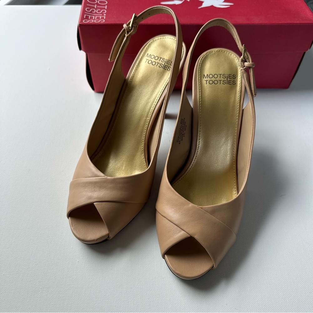 Like New! Mootsies Tootsies Beige Peep Toe Slingback Heels